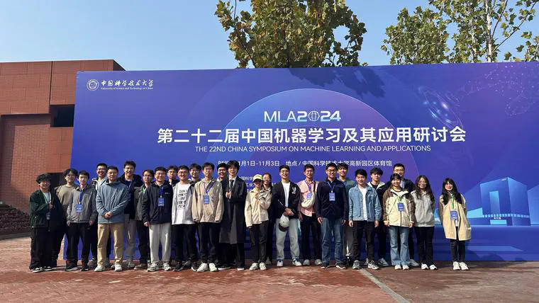 AGI组同学参加中国机器学习及其应用研讨会新闻配图